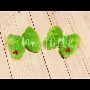 🌲 Handmade grinch fur pi@@y bow sets! 🌲